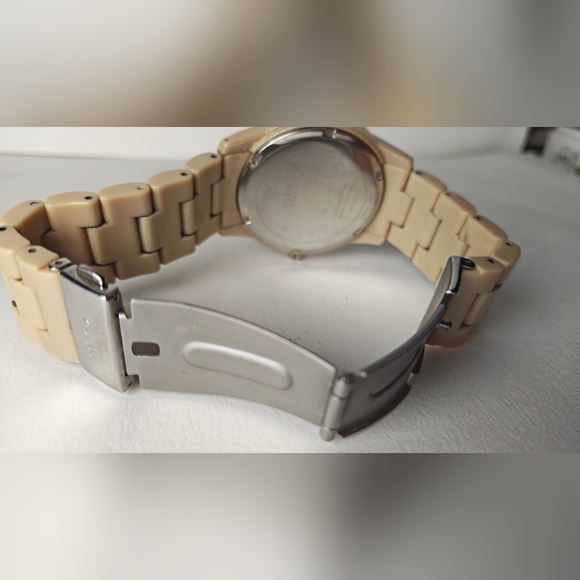 Guess Waterpro U15073L2 Women’s 39mm Watch 7 1/4” Wrist Max - Picture 3 of 7